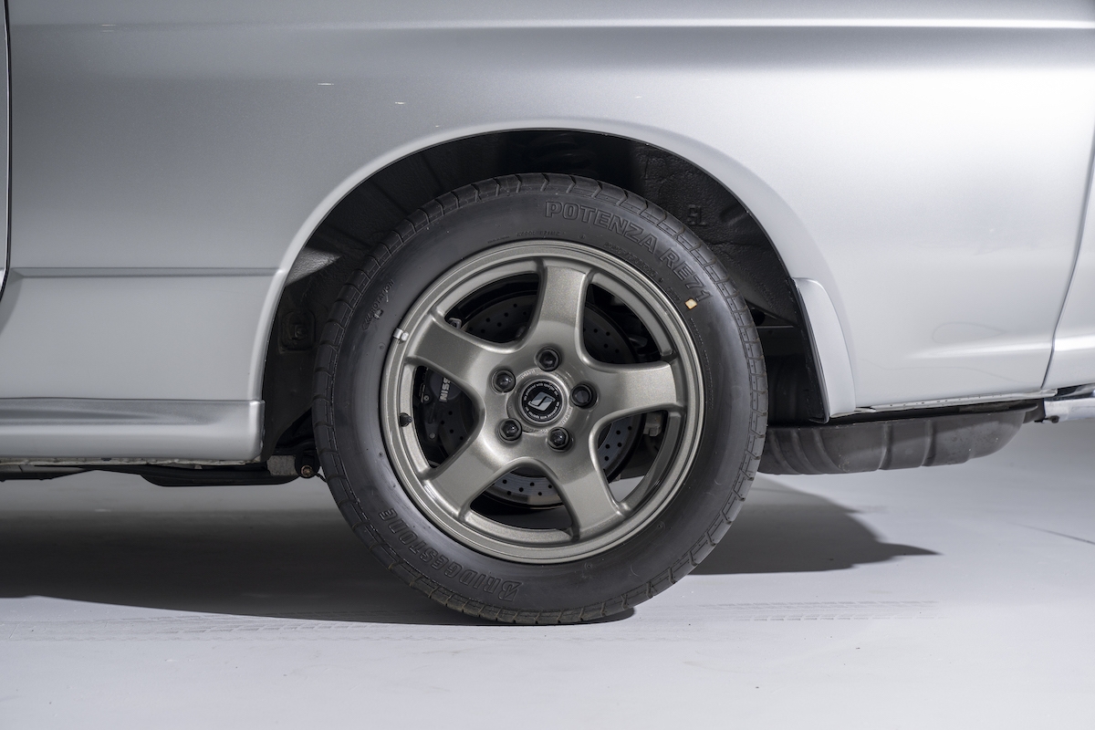 R32 silver 09