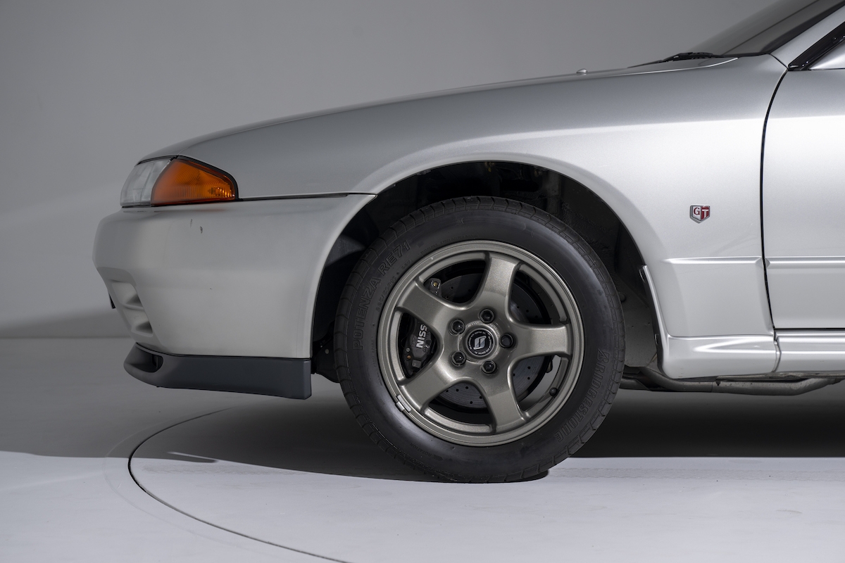 R32 silver 10