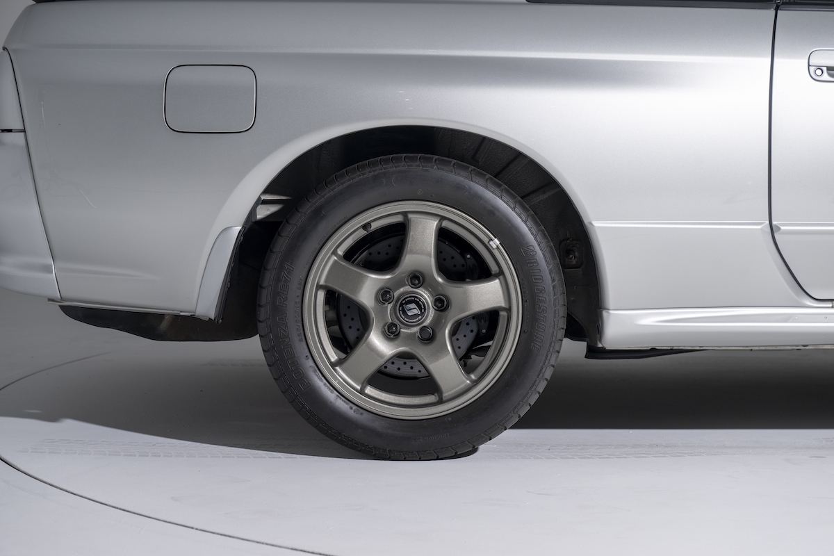 R32 silver 22