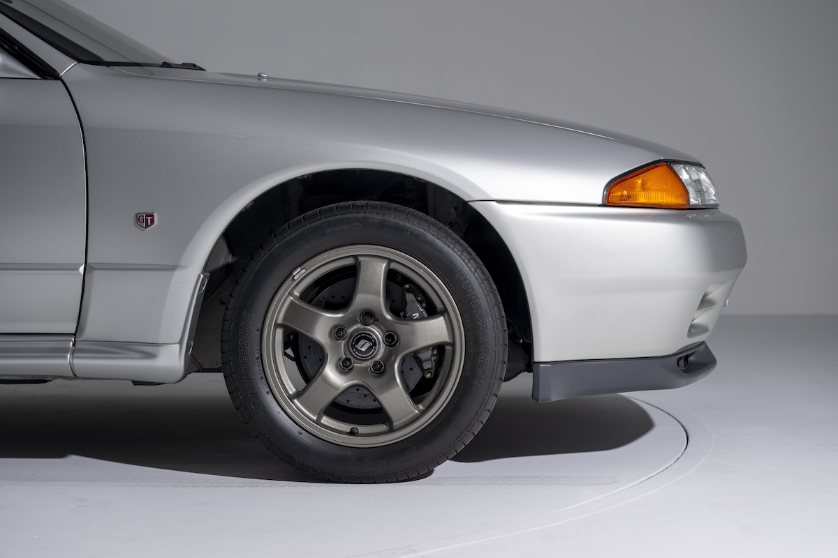R32 silver 23