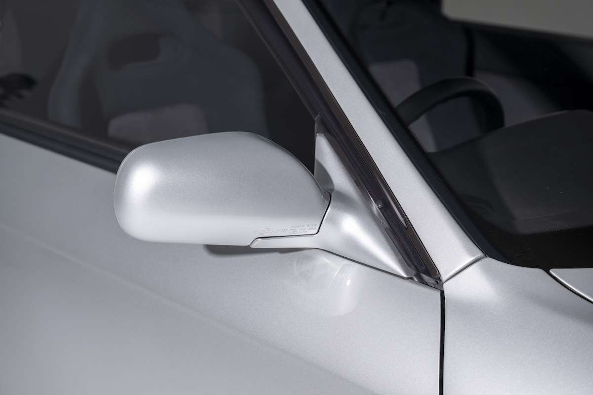 R32 silver 24