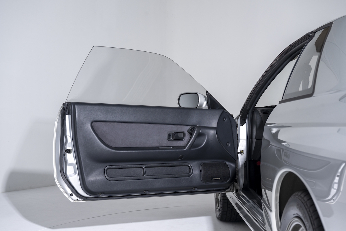 R32 silver 47