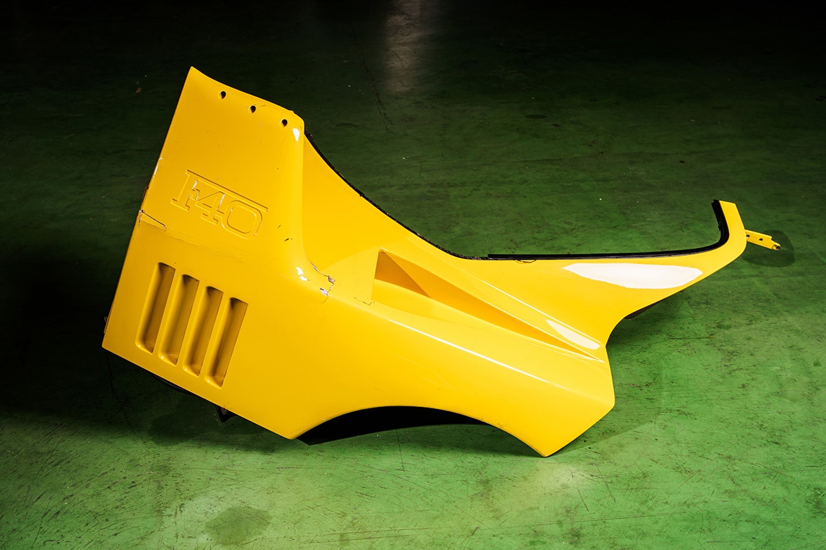 Ferrari F40 Right Wing