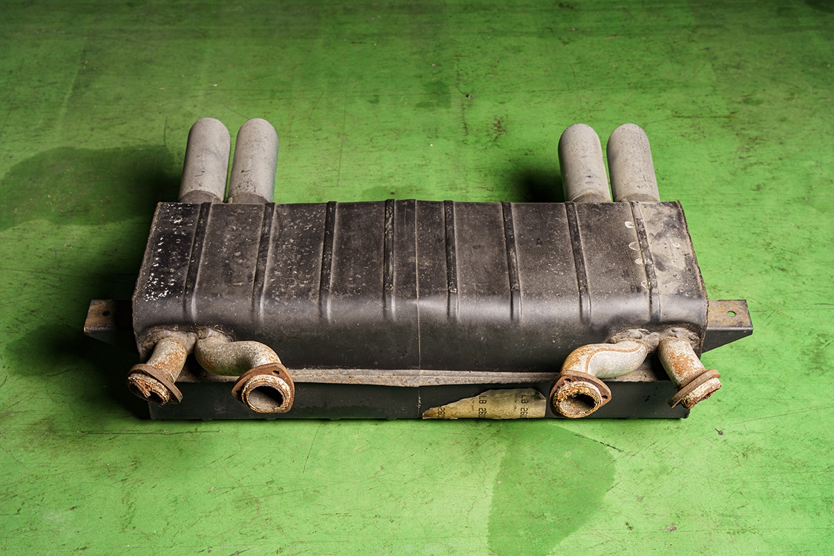 Muffler
for Countach 25th Anniversary